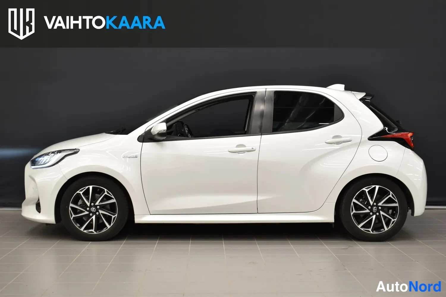 Valkoinen Toyota Yaris 2021, ulkokuva 2 – Raisio