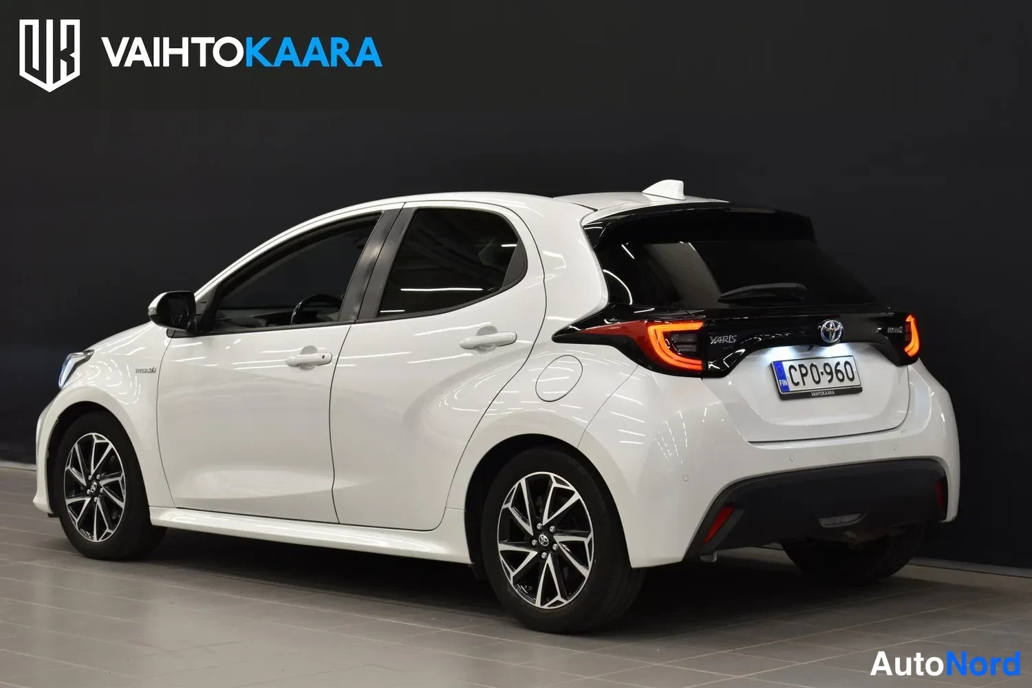 Valkoinen Toyota Yaris 2021, ulkokuva 3 – Raisio