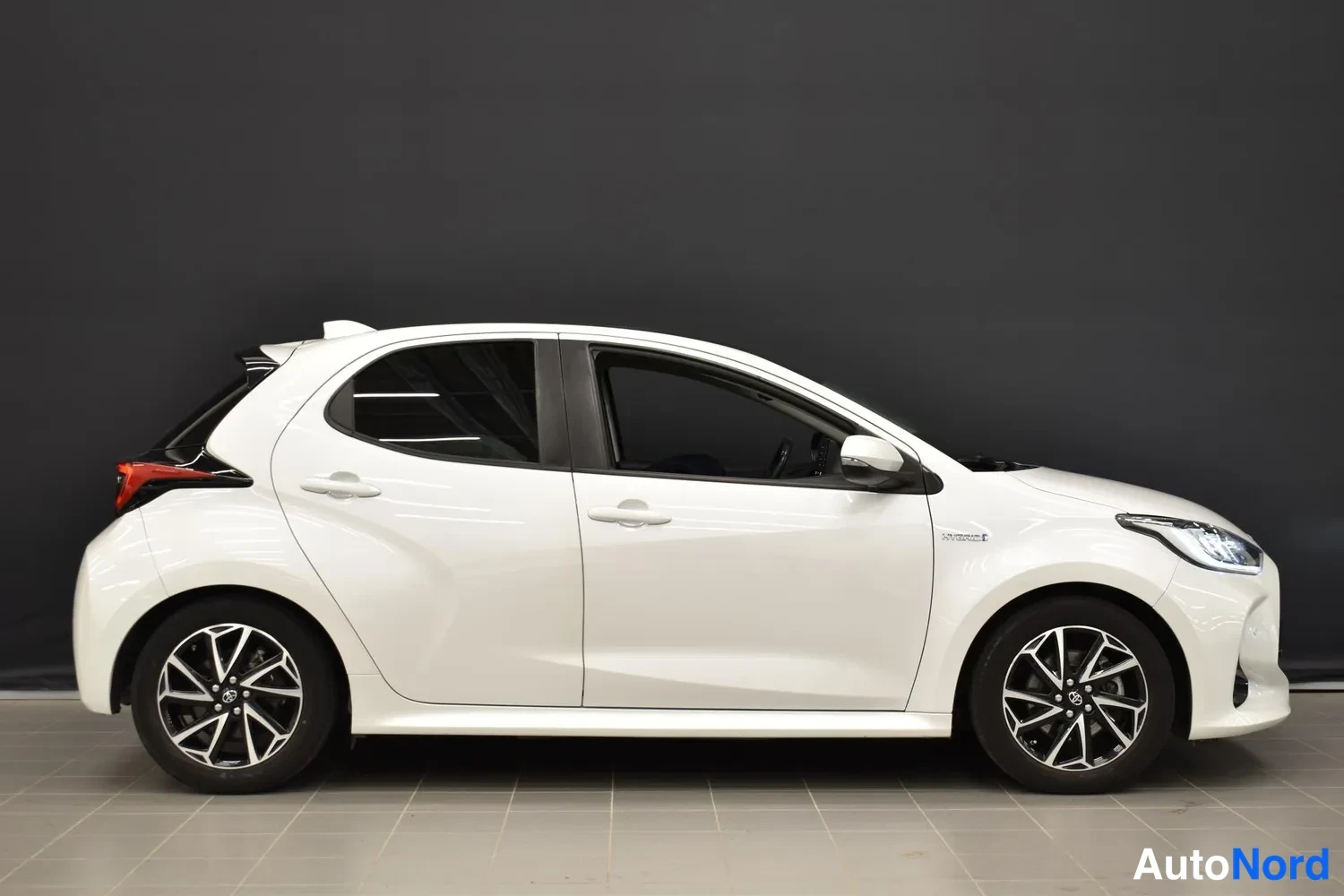 Valkoinen Toyota Yaris 2021, ulkokuva 5 – Raisio