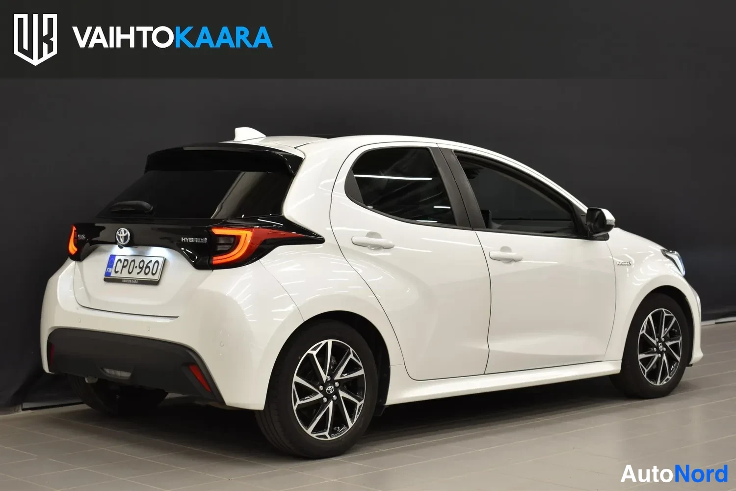 Valkoinen Toyota Yaris 2021, ulkokuva 6 – Raisio
