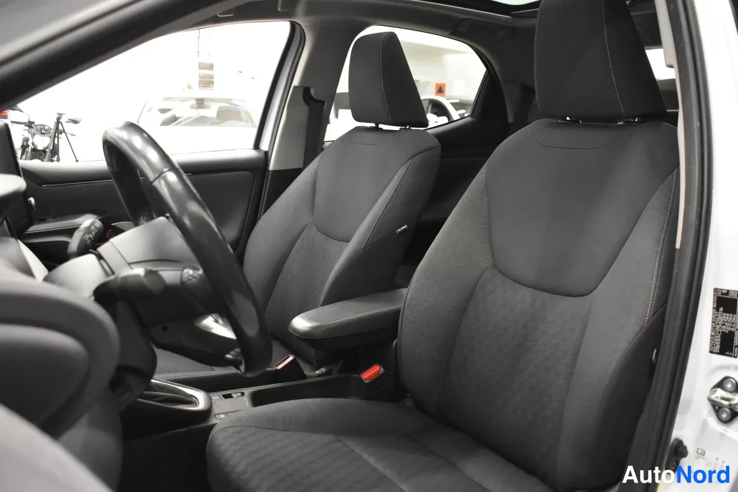 Valkoinen Toyota Yaris 2021, ulkokuva 8 – Raisio