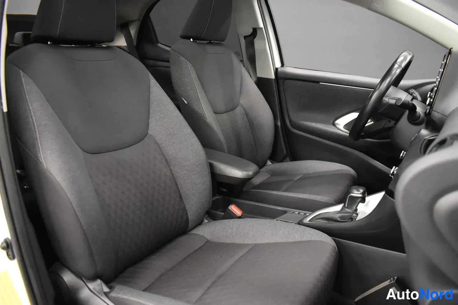 Valkoinen Toyota Yaris 2021, ulkokuva 9 – Raisio