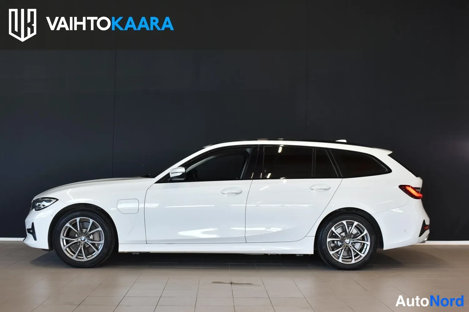 Valkoinen BMW 330e xDrive 2021, ulkokuva 2 – Raisio