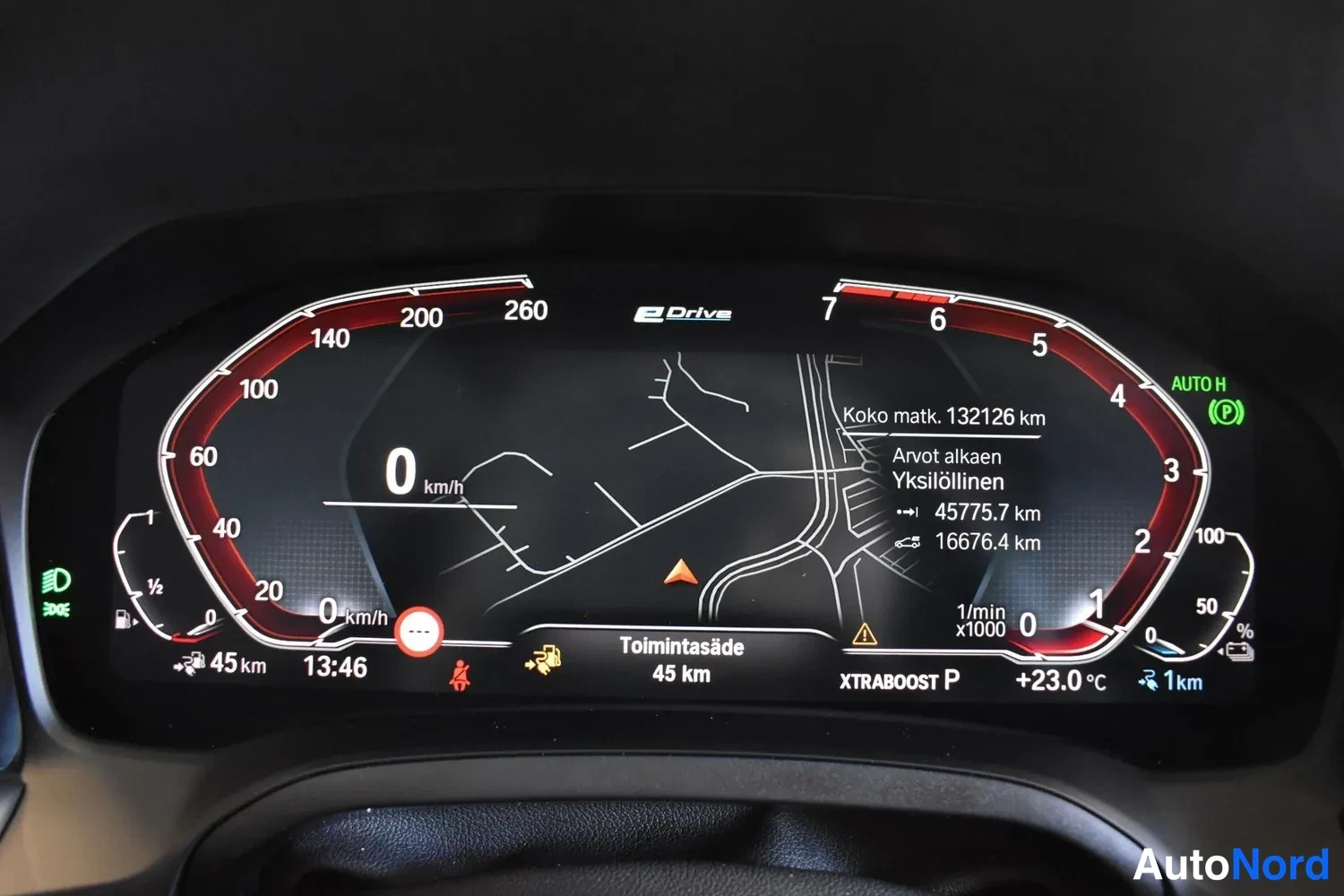 Valkoinen BMW 330e xDrive 2021, ulkokuva 12 – Raisio
