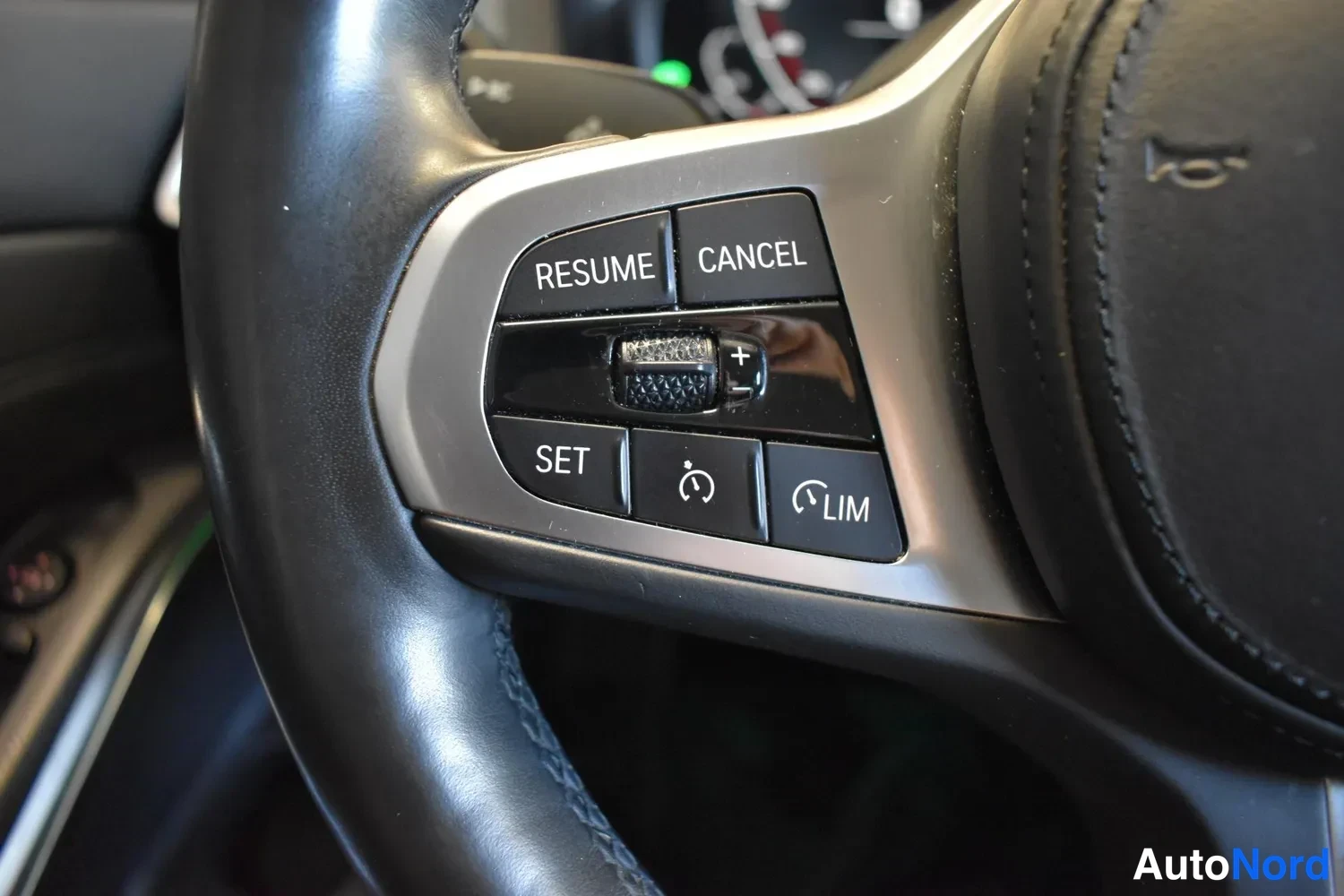 Valkoinen BMW 330e xDrive 2021, ulkokuva 13 – Raisio