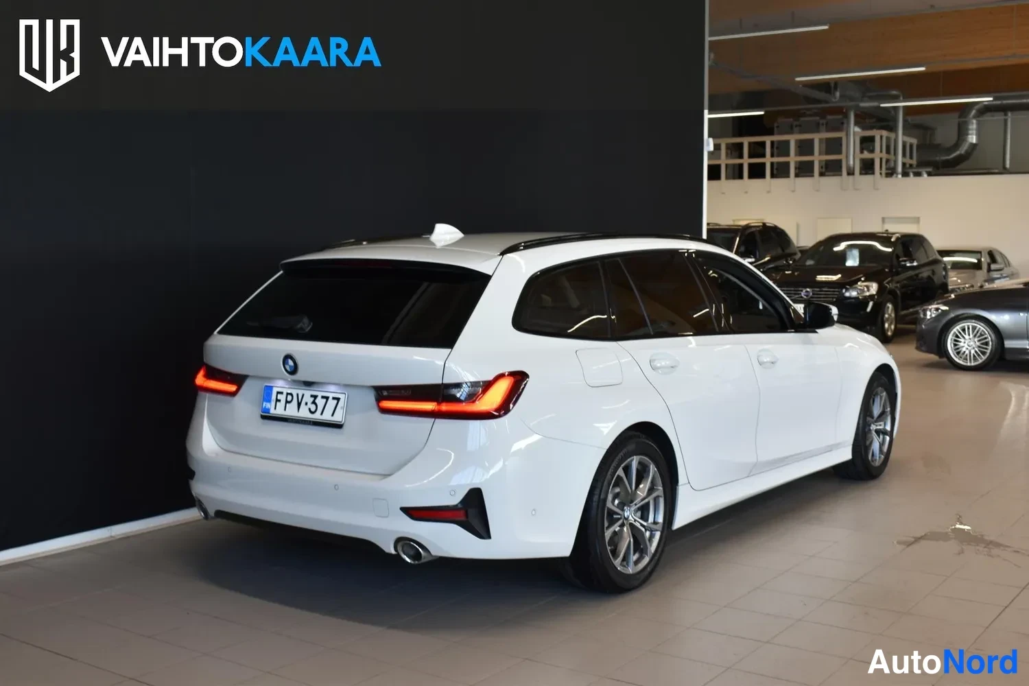 Valkoinen BMW 330e xDrive 2021, ulkokuva 5 – Raisio
