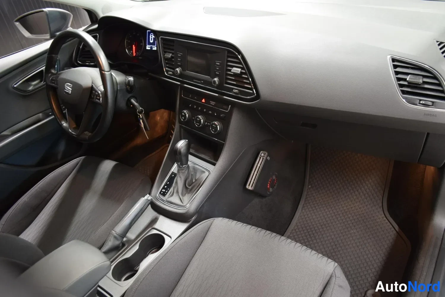 Harmaa Seat Leon ST 2016, ulkokuva 11 – Raisio