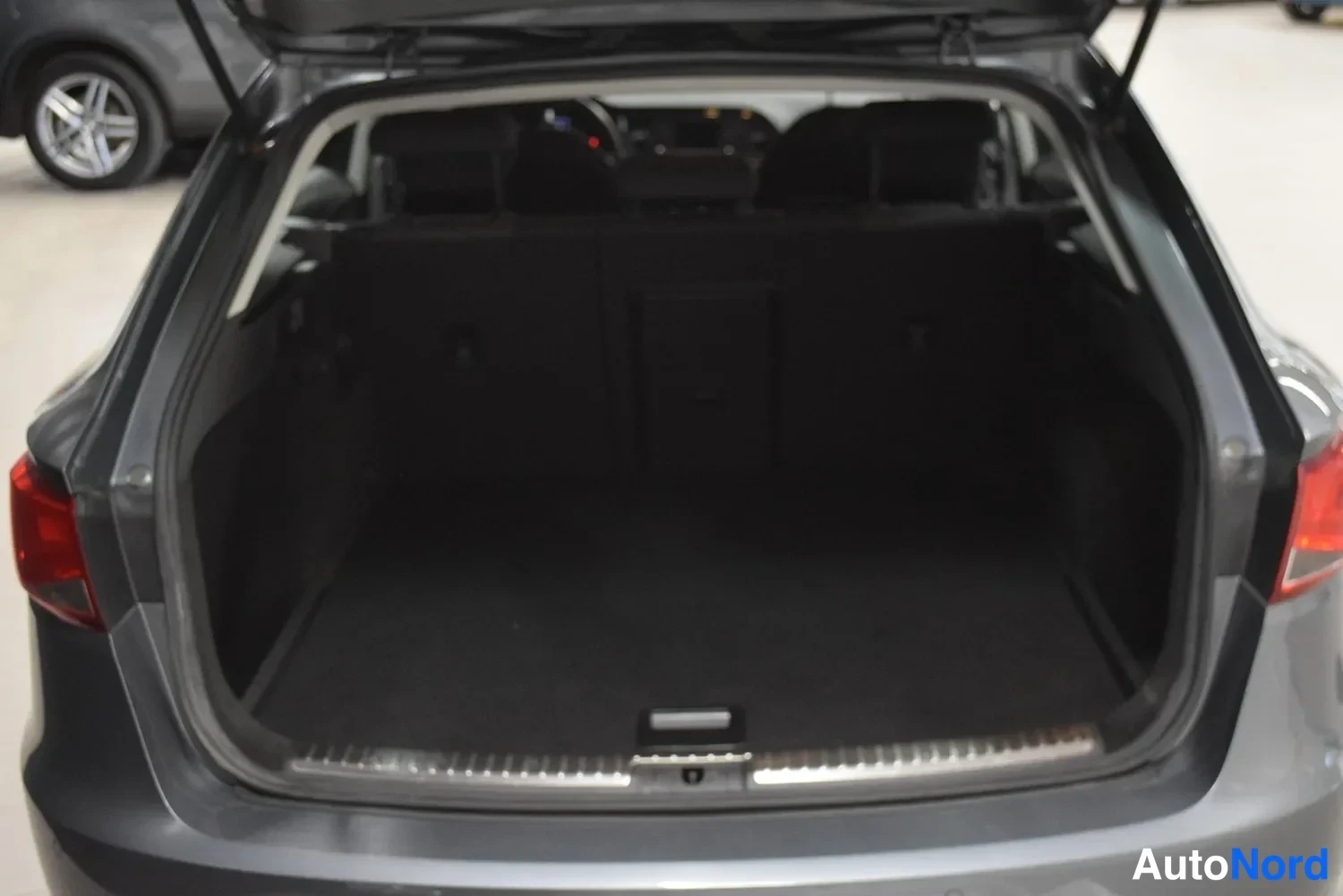 Harmaa Seat Leon ST 2016, ulkokuva 14 – Raisio
