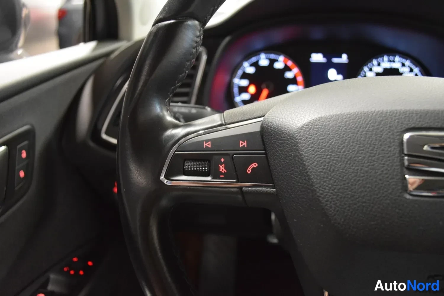 Harmaa Seat Leon ST 2016, ulkokuva 17 – Raisio