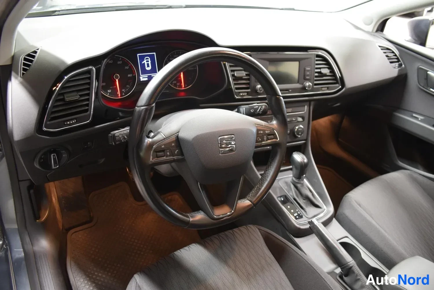 Harmaa Seat Leon ST 2016, ulkokuva 8 – Raisio