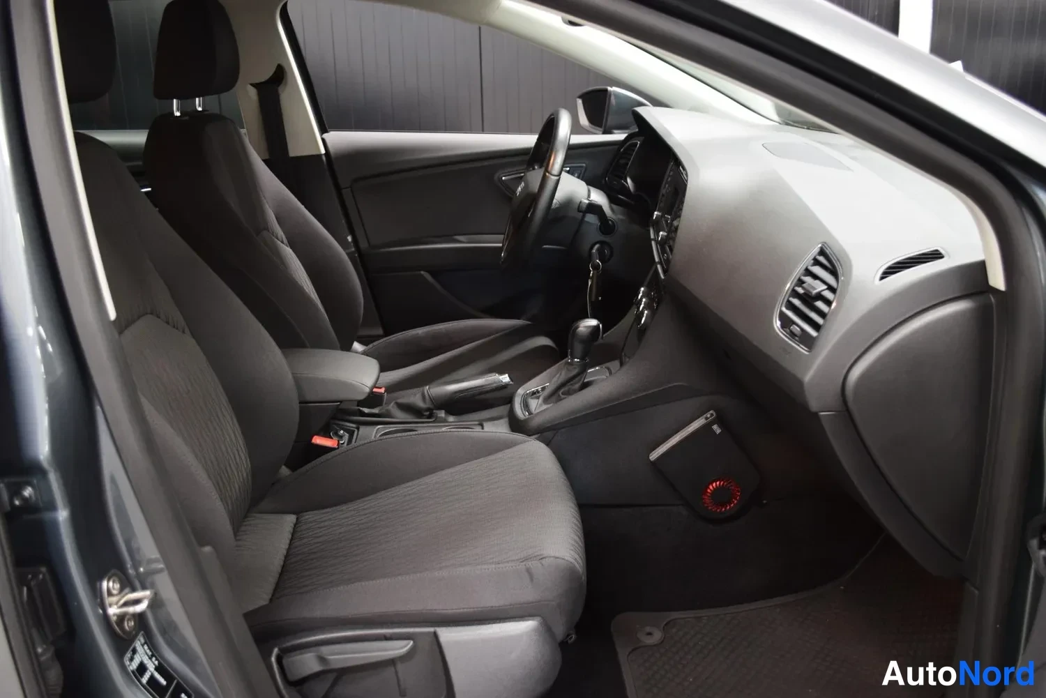 Harmaa Seat Leon ST 2016, ulkokuva 10 – Raisio