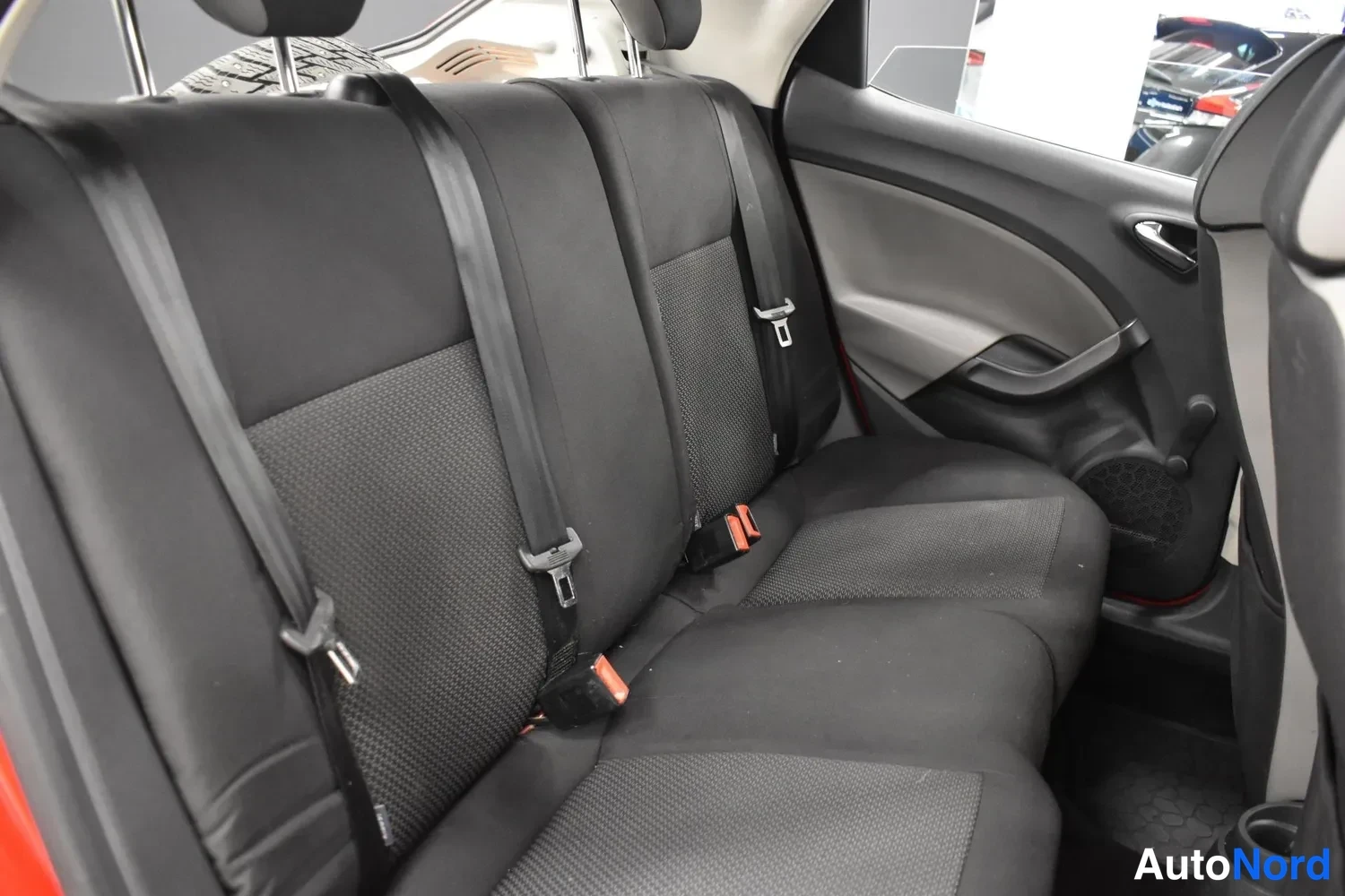 Punainen Seat Ibiza 2016, ulkokuva 11 – Raisio