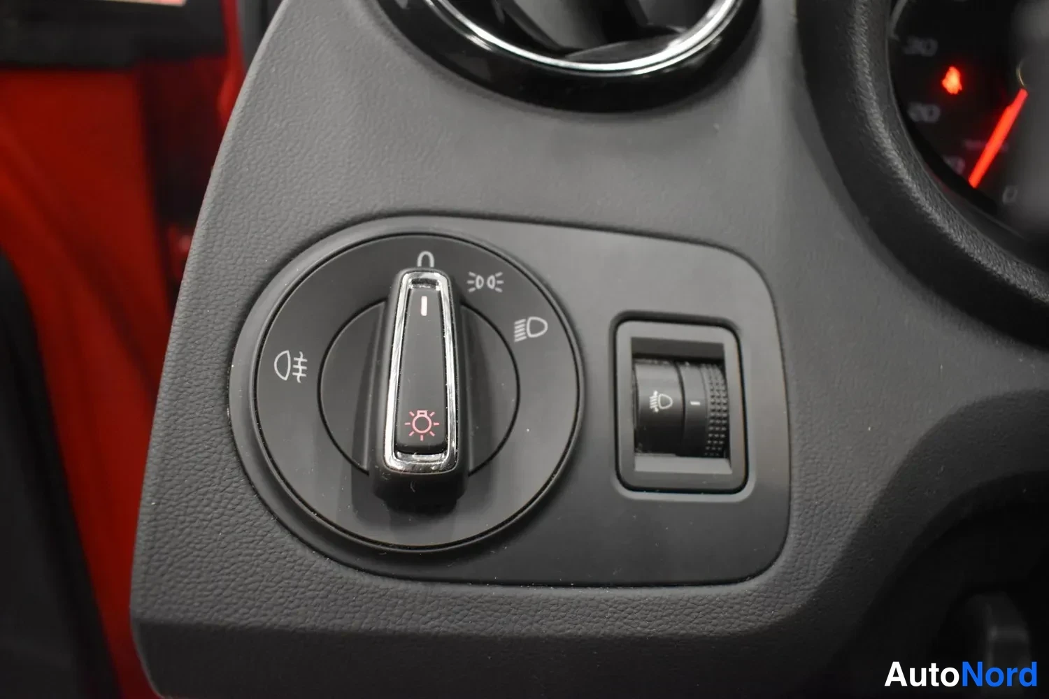 Punainen Seat Ibiza 2016, ulkokuva 12 – Raisio