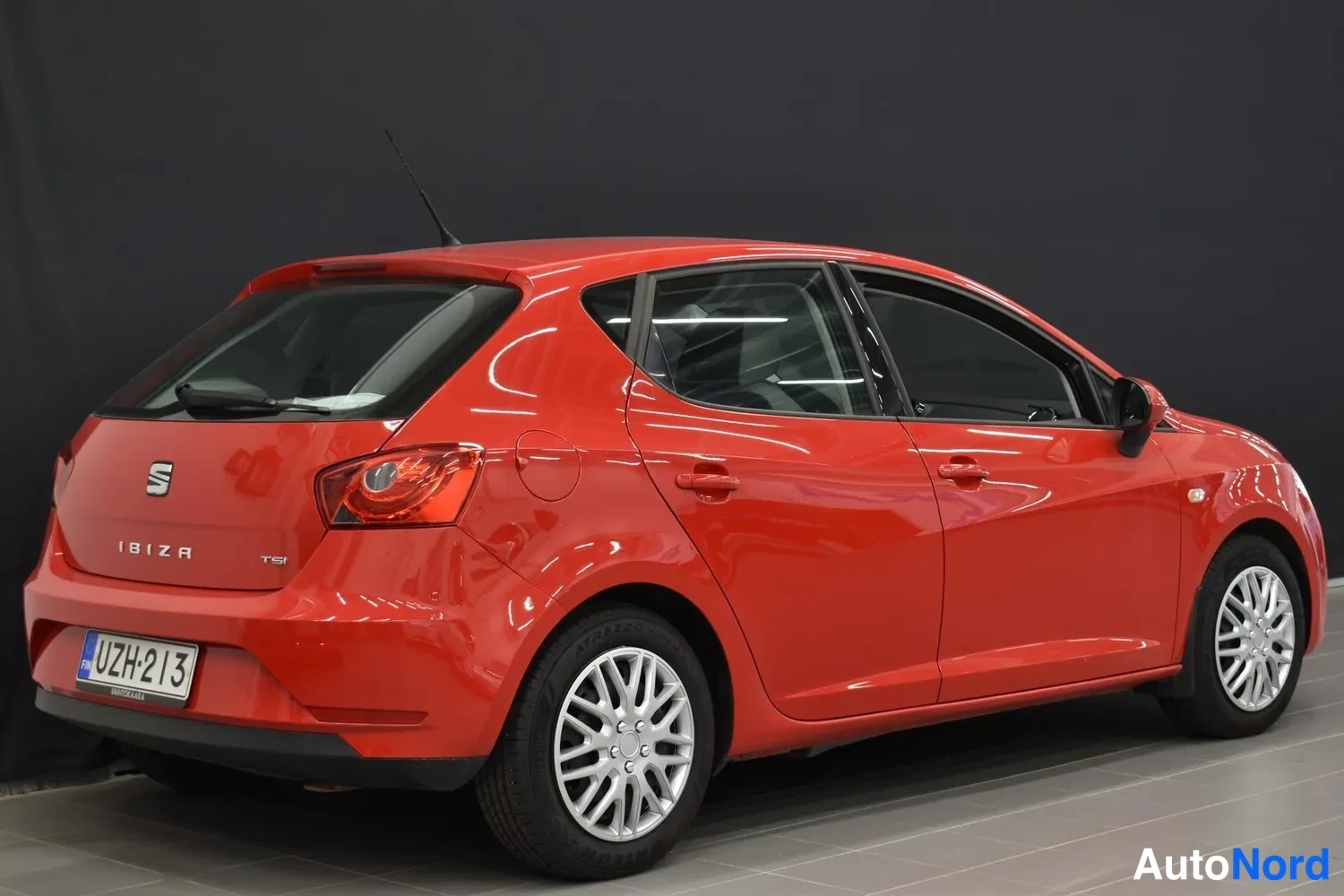 Punainen Seat Ibiza 2016, ulkokuva 3 – Raisio