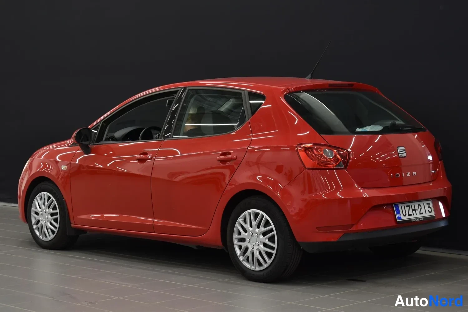 Punainen Seat Ibiza 2016, ulkokuva 4 – Raisio