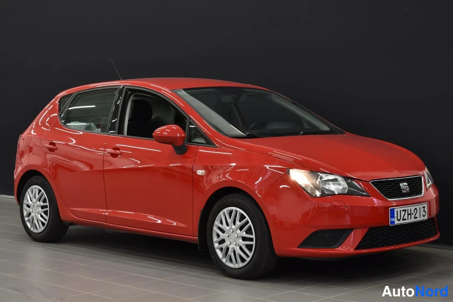 Punainen Seat Ibiza 2016, ulkokuva 5 – Raisio