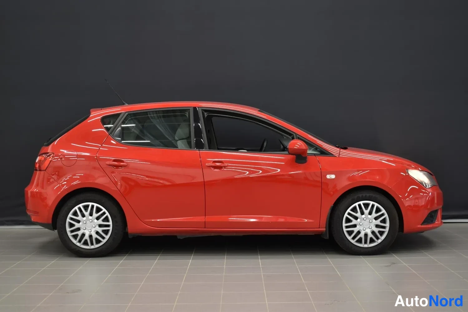 Punainen Seat Ibiza 2016, ulkokuva 6 – Raisio