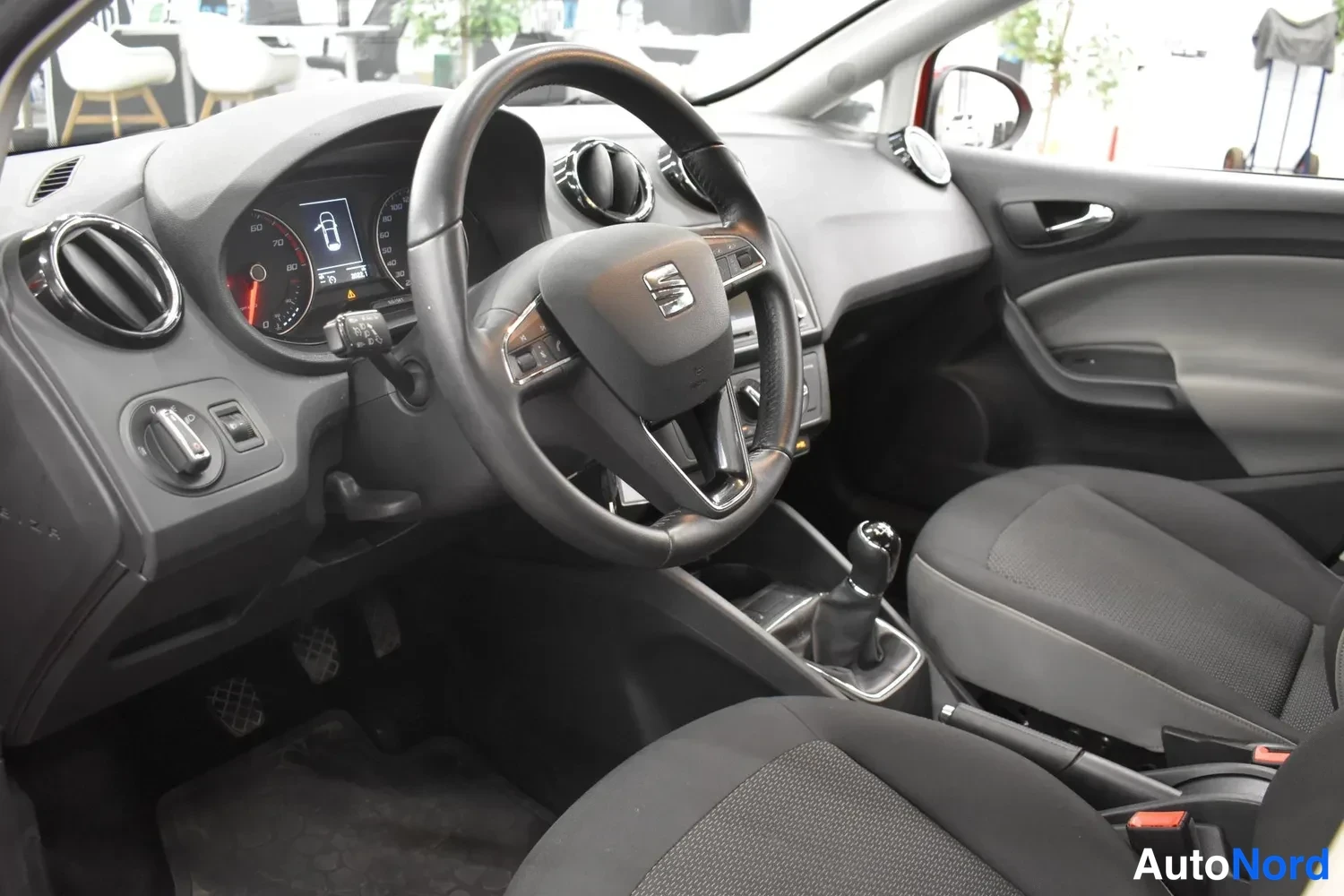 Punainen Seat Ibiza 2016, ulkokuva 8 – Raisio