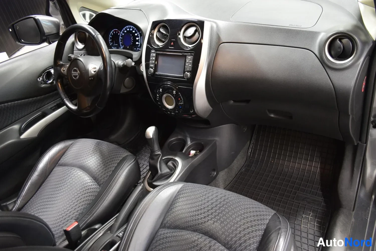 Harmaa Nissan Note 2015, ulkokuva 11 – Raisio
