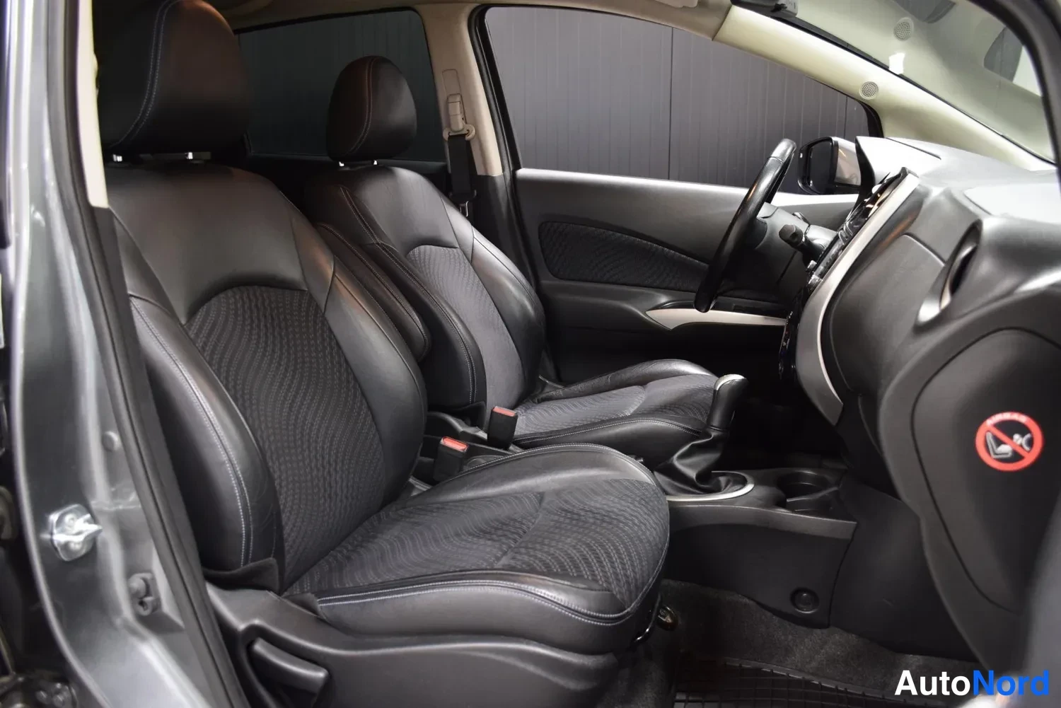 Harmaa Nissan Note 2015, ulkokuva 12 – Raisio
