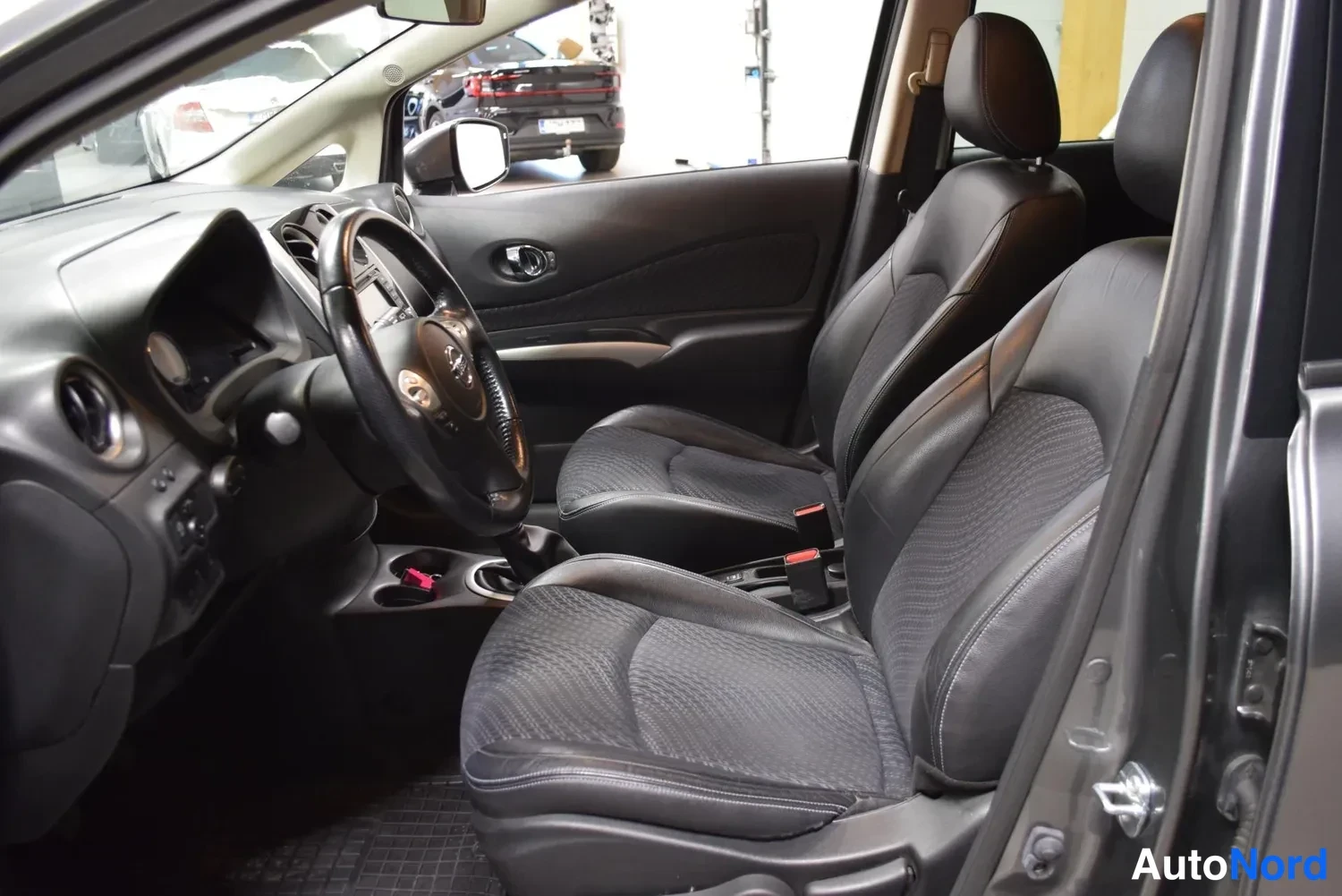 Harmaa Nissan Note 2015, ulkokuva 7 – Raisio