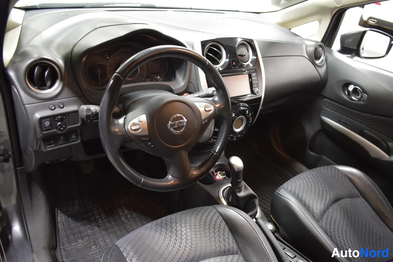 Harmaa Nissan Note 2015, ulkokuva 8 – Raisio