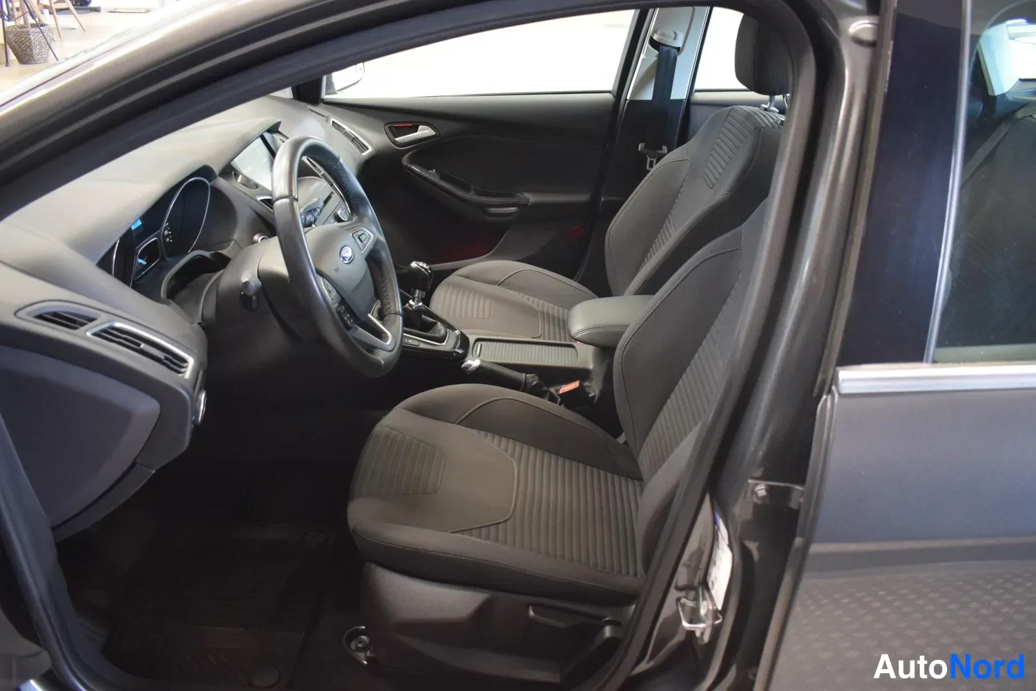 Harmaa Ford Focus 2016, ulkokuva 7 – Raisio