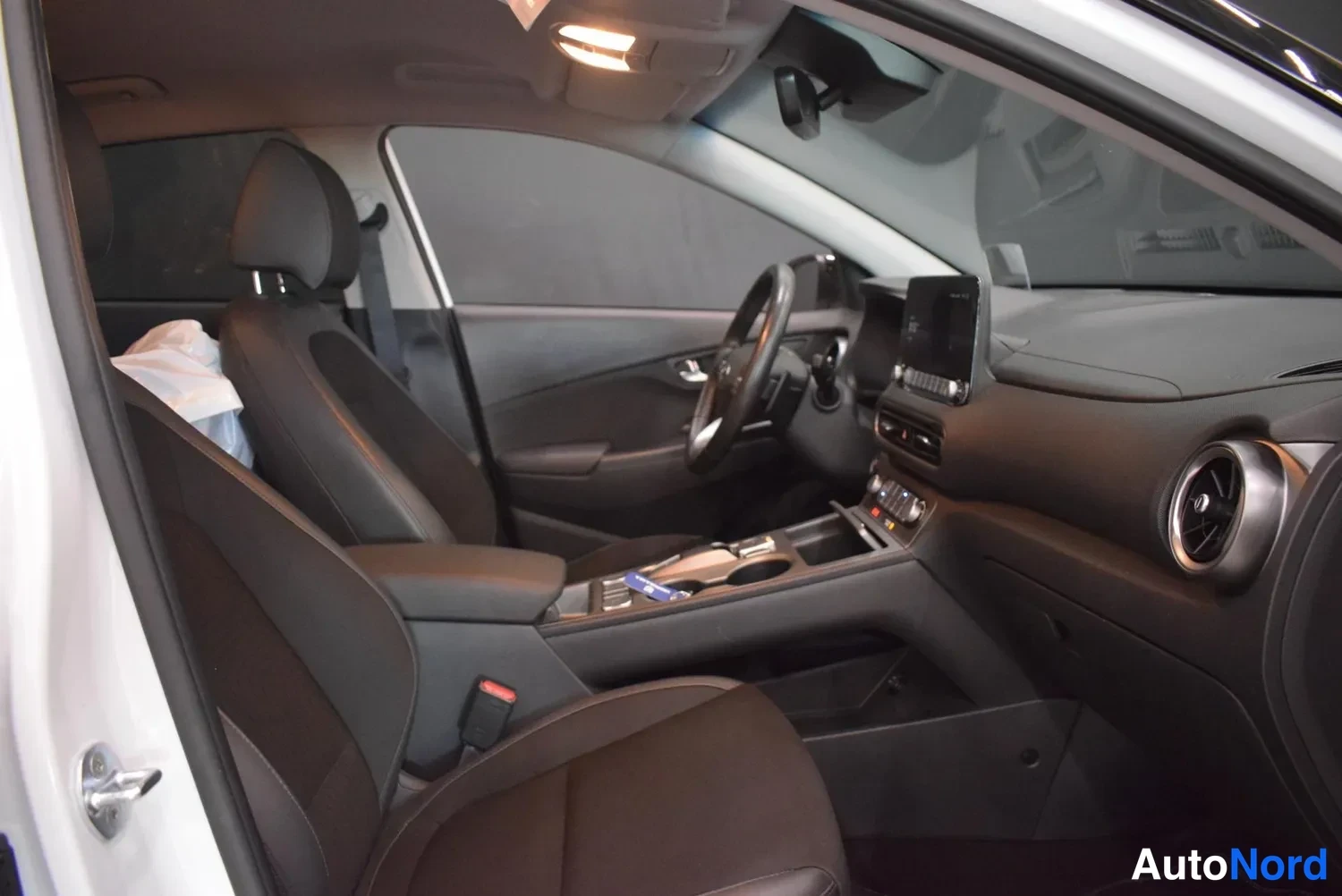Valkoinen Hyundai Kona electric 2022, ulkokuva 11 – Raisio