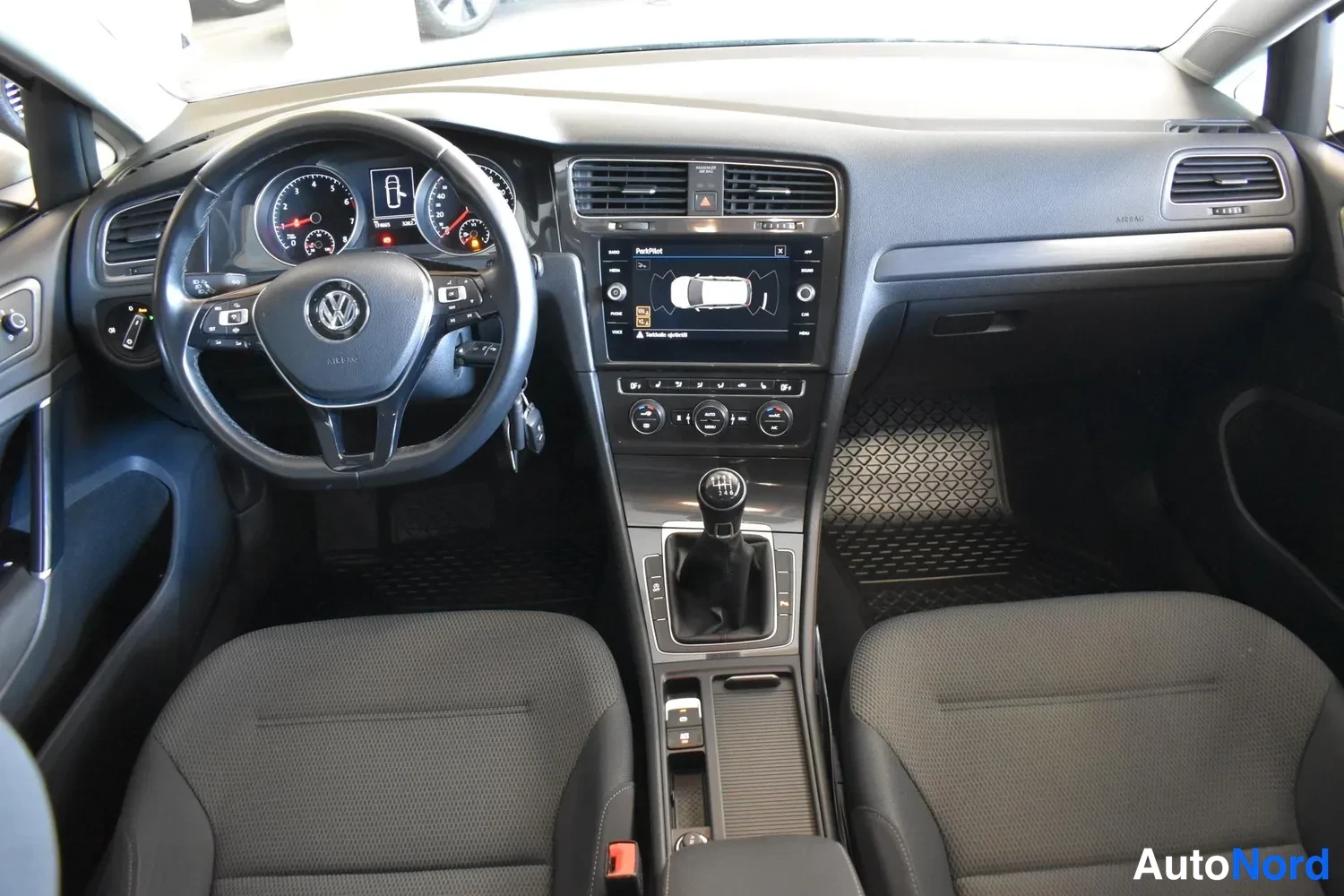 Valkoinen Volkswagen Golf Variant 2018, ulkokuva 12 – Raisio