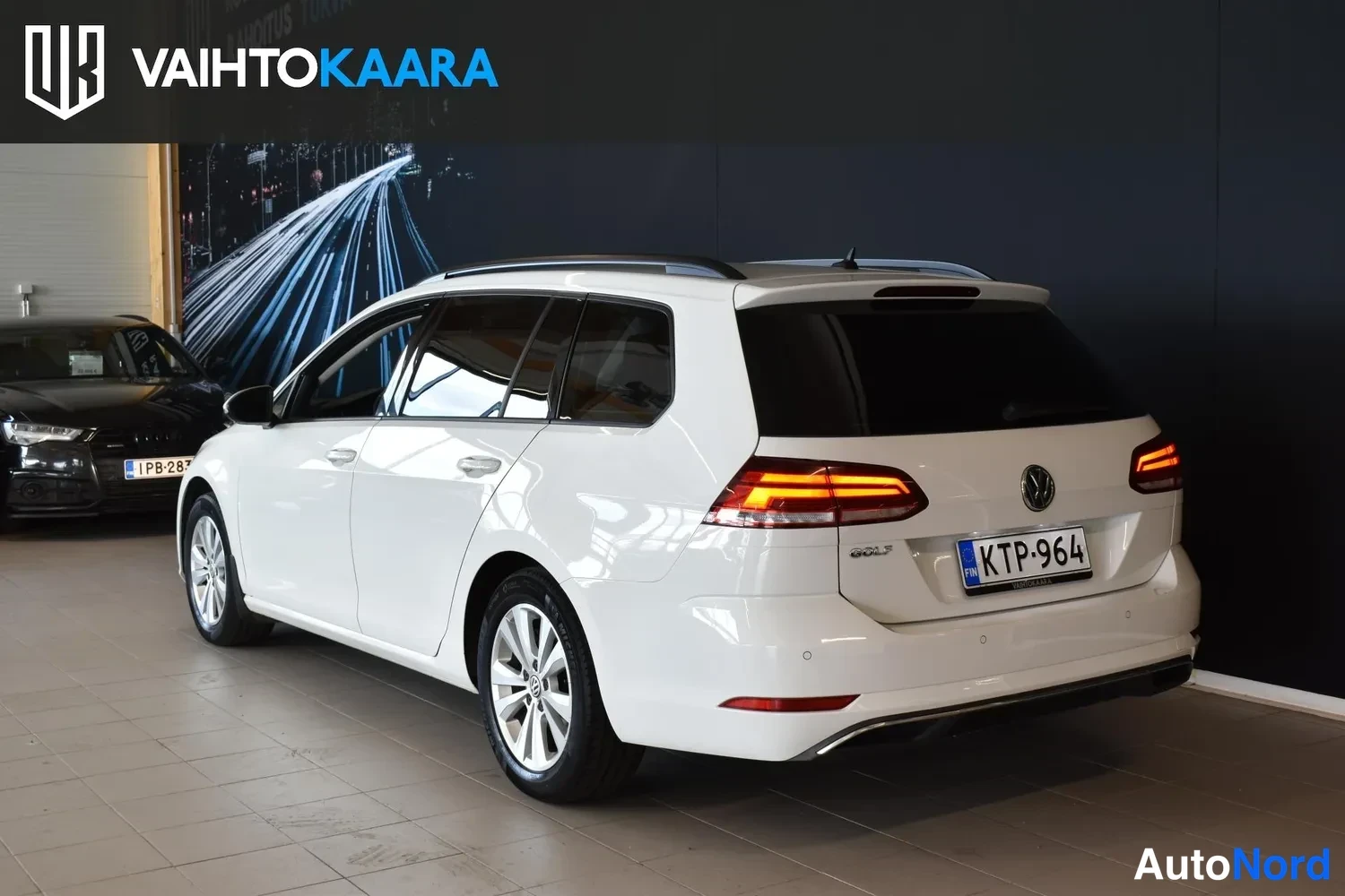 Valkoinen Volkswagen Golf Variant 2018, ulkokuva 3 – Raisio