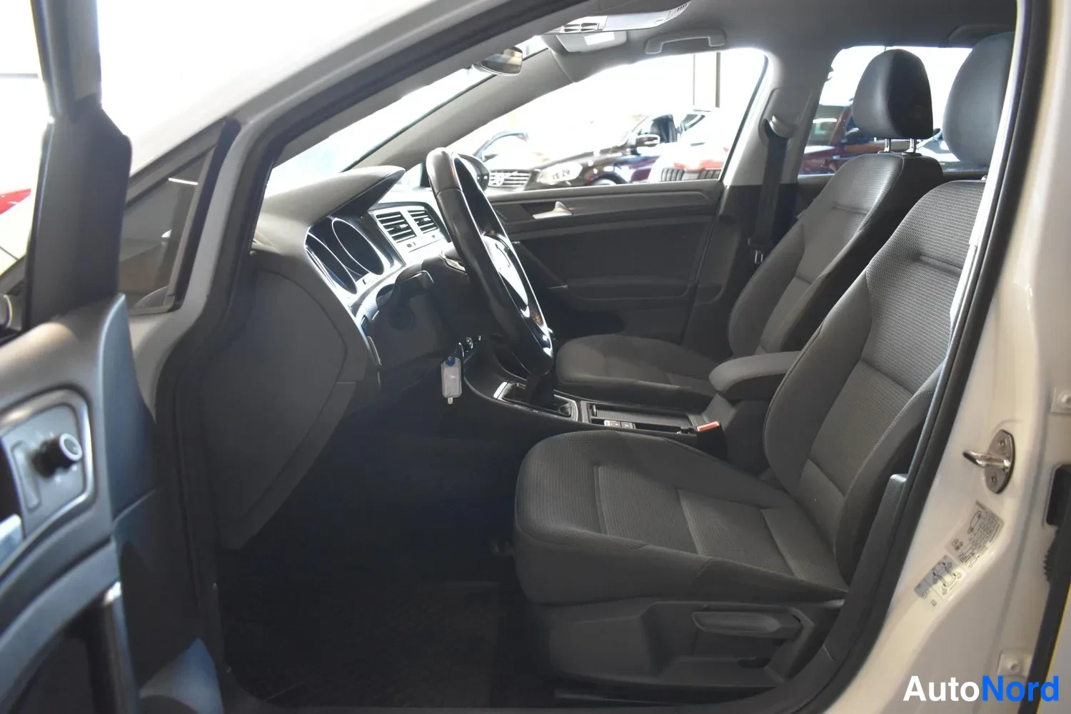 Valkoinen Volkswagen Golf Variant 2018, ulkokuva 7 – Raisio