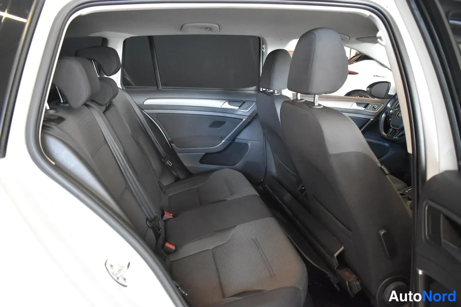 Valkoinen Volkswagen Golf Variant 2018, ulkokuva 10 – Raisio