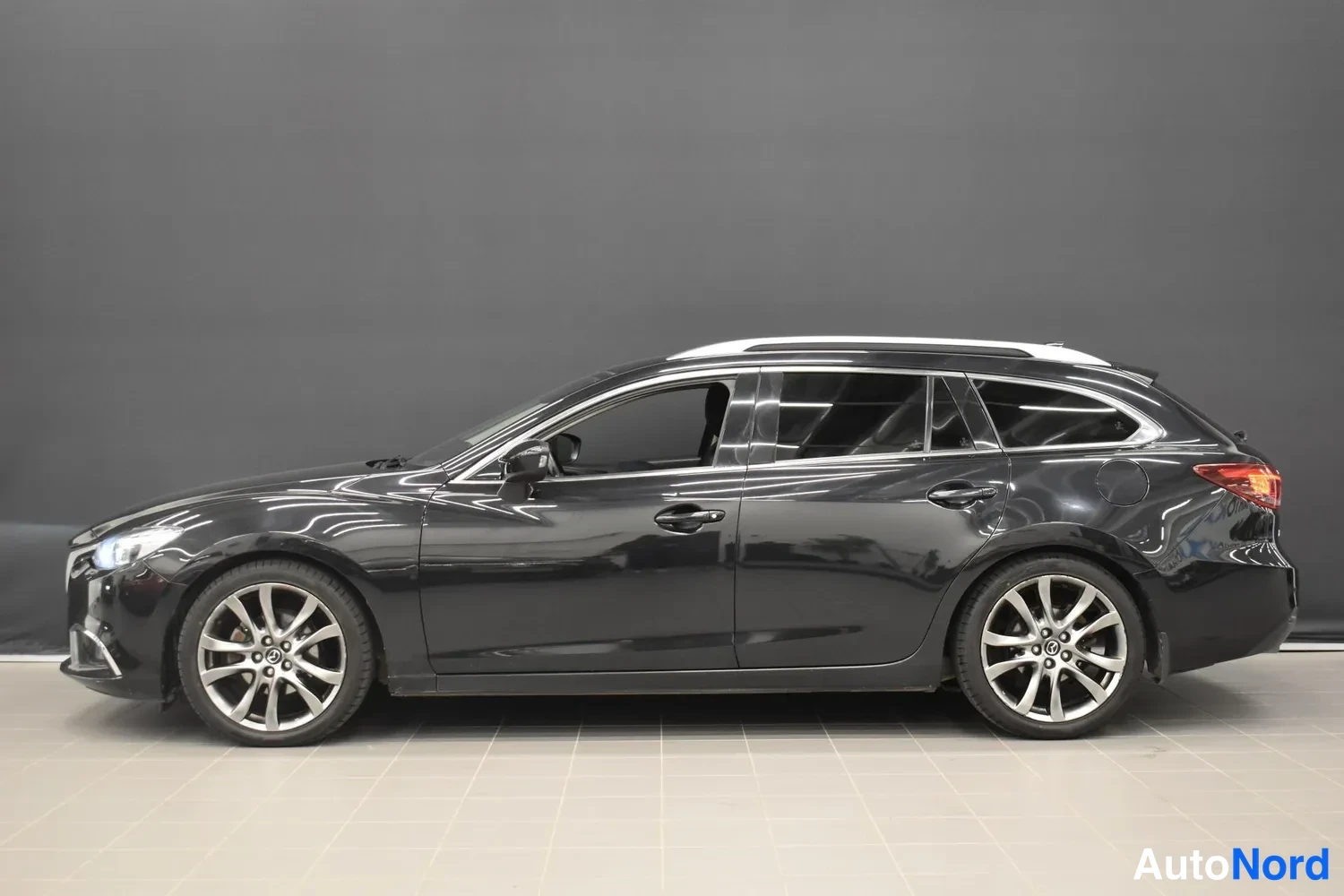 Musta Mazda 6 2016, ulkokuva 2 – Raisio