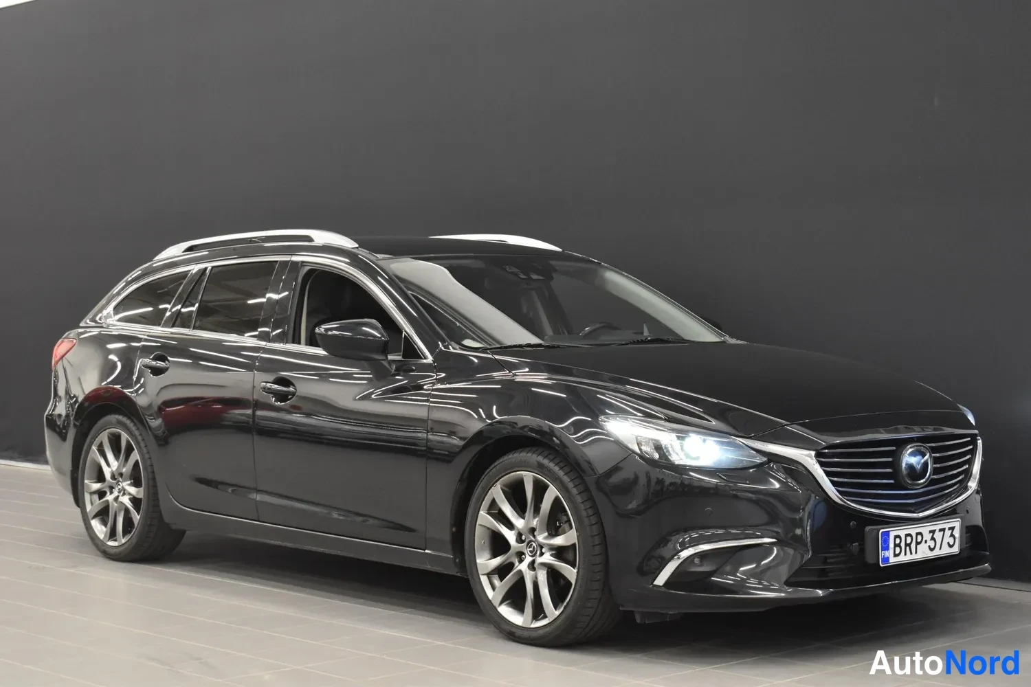 Musta Mazda 6 2016, ulkokuva 3 – Raisio