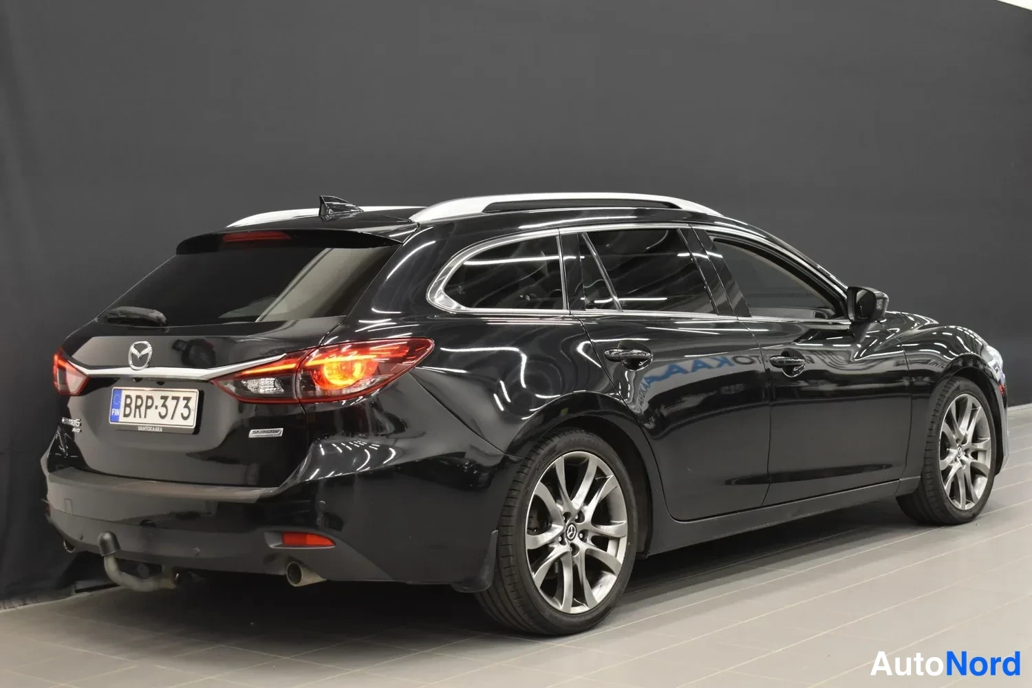 Musta Mazda 6 2016, ulkokuva 5 – Raisio