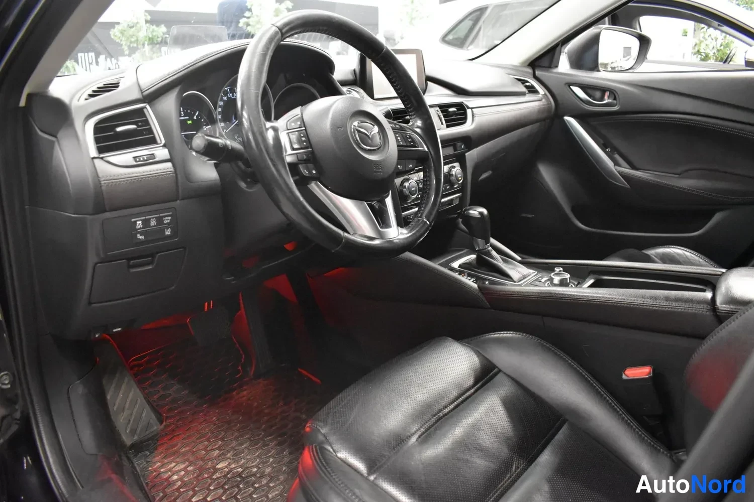 Musta Mazda 6 2016, ulkokuva 8 – Raisio