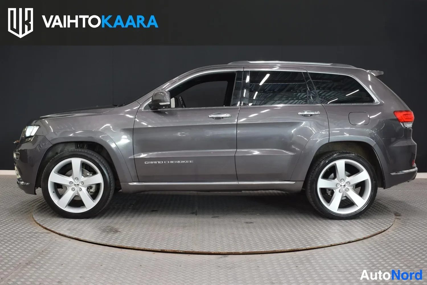Harmaa Jeep Grand Cherokee 2013, ulkokuva 2 – Raisio