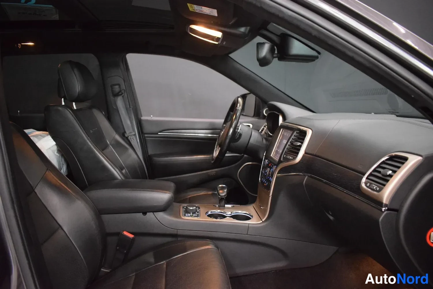 Harmaa Jeep Grand Cherokee 2013, ulkokuva 11 – Raisio