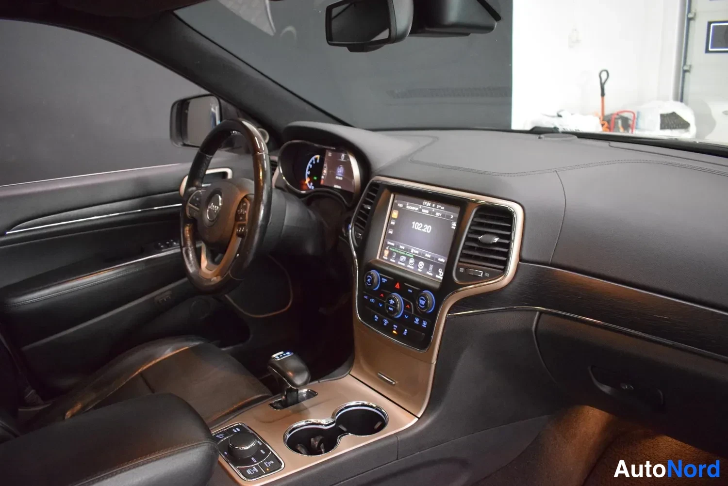 Harmaa Jeep Grand Cherokee 2013, ulkokuva 12 – Raisio