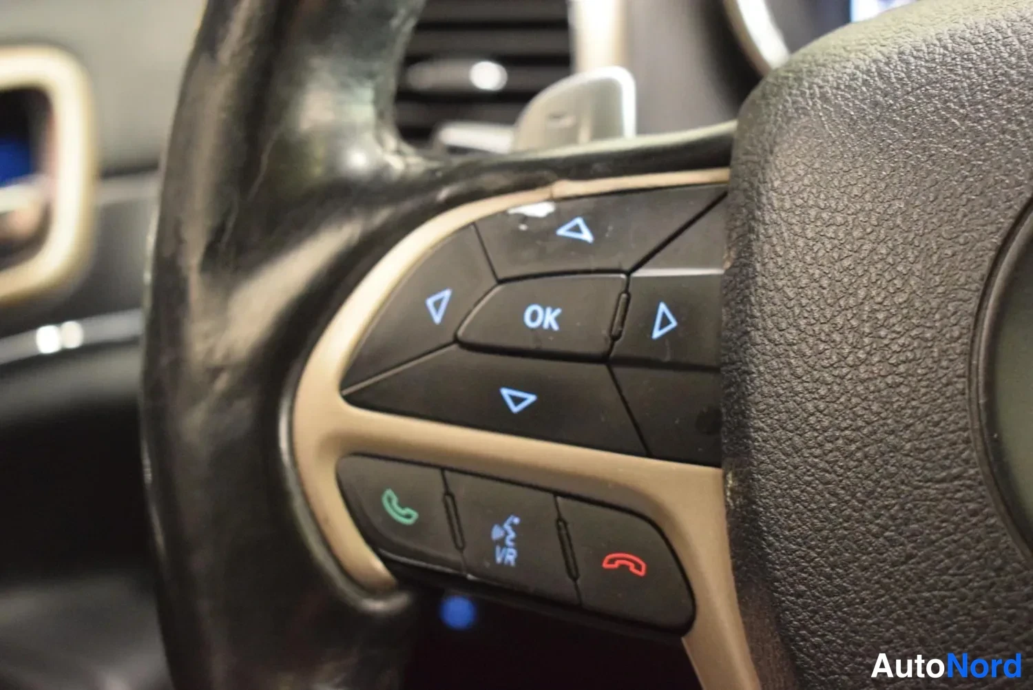 Harmaa Jeep Grand Cherokee 2013, ulkokuva 15 – Raisio