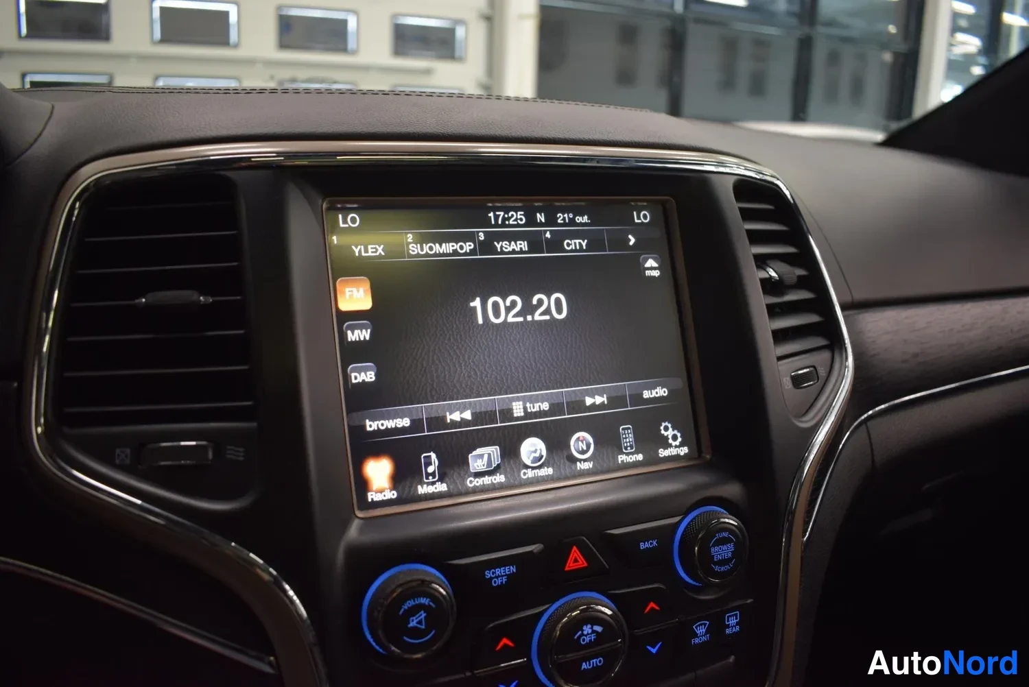 Harmaa Jeep Grand Cherokee 2013, ulkokuva 18 – Raisio