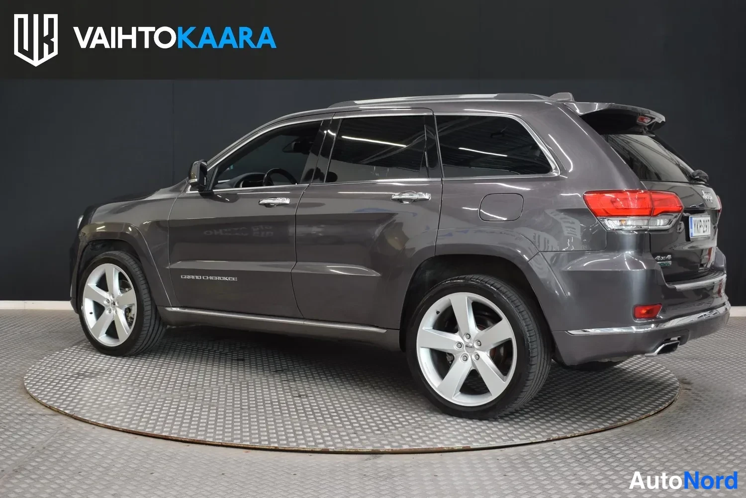 Harmaa Jeep Grand Cherokee 2013, ulkokuva 3 – Raisio