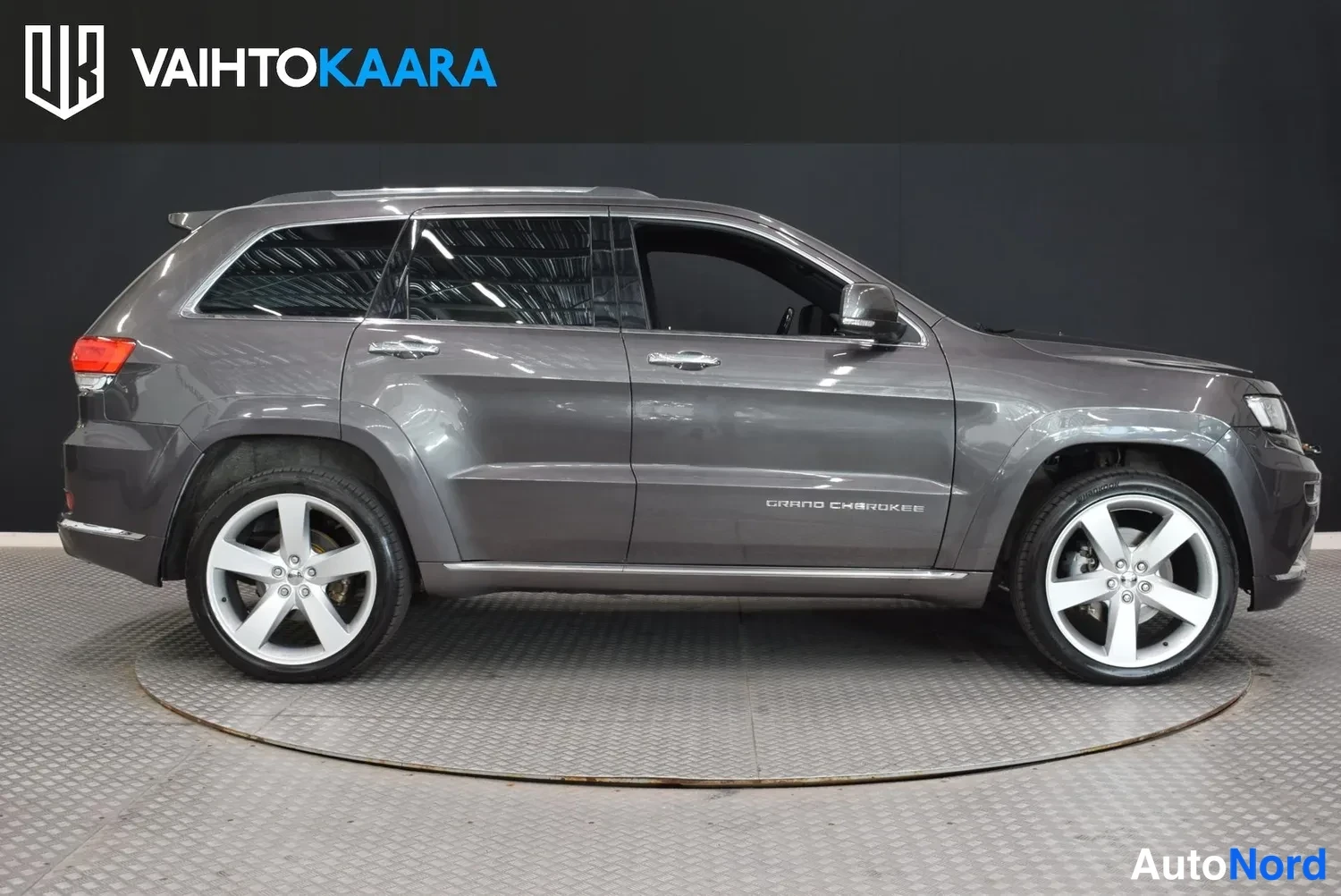 Harmaa Jeep Grand Cherokee 2013, ulkokuva 5 – Raisio