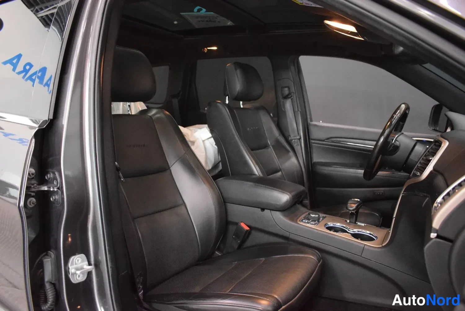 Harmaa Jeep Grand Cherokee 2013, ulkokuva 10 – Raisio