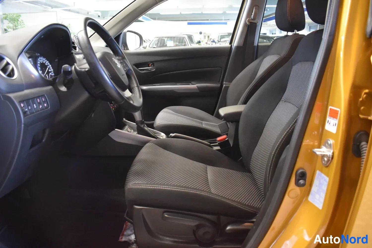 Keltainen Suzuki Vitara 2020, ulkokuva 7 – Raisio
