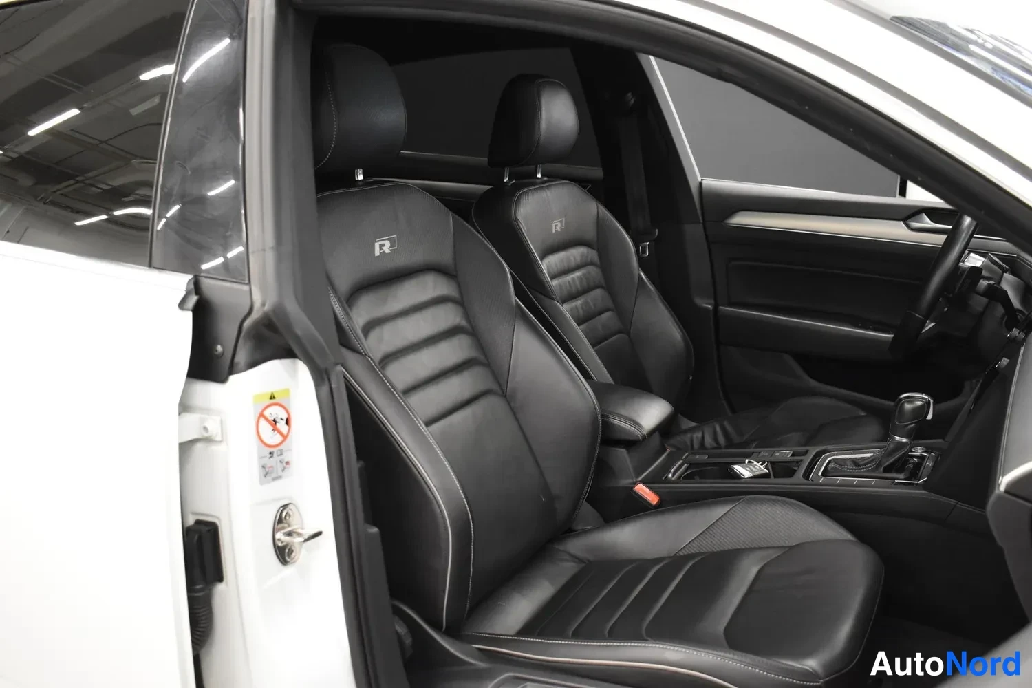 Valkoinen Volkswagen Arteon 2017, ulkokuva 14 – Raisio