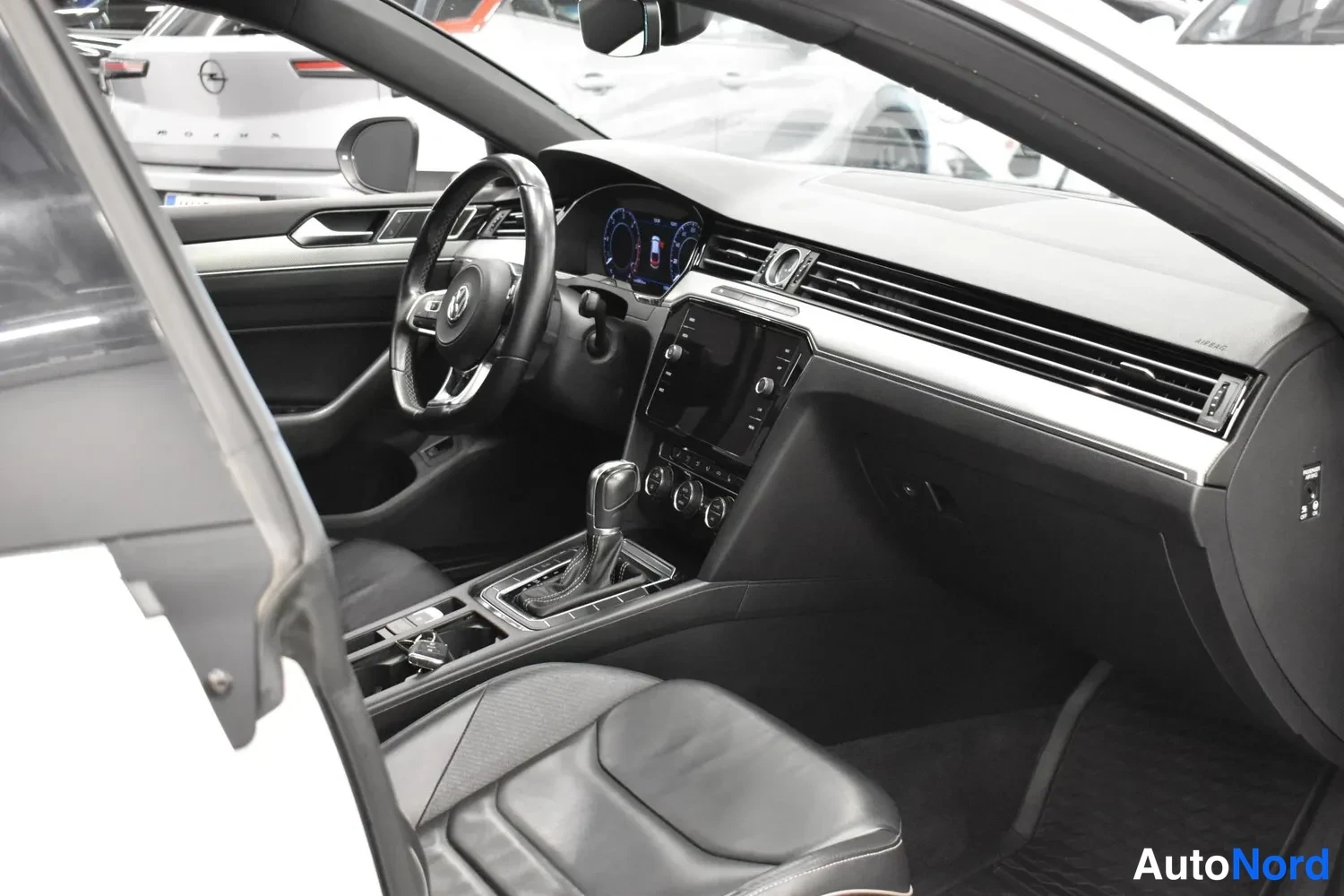 Valkoinen Volkswagen Arteon 2017, ulkokuva 15 – Raisio