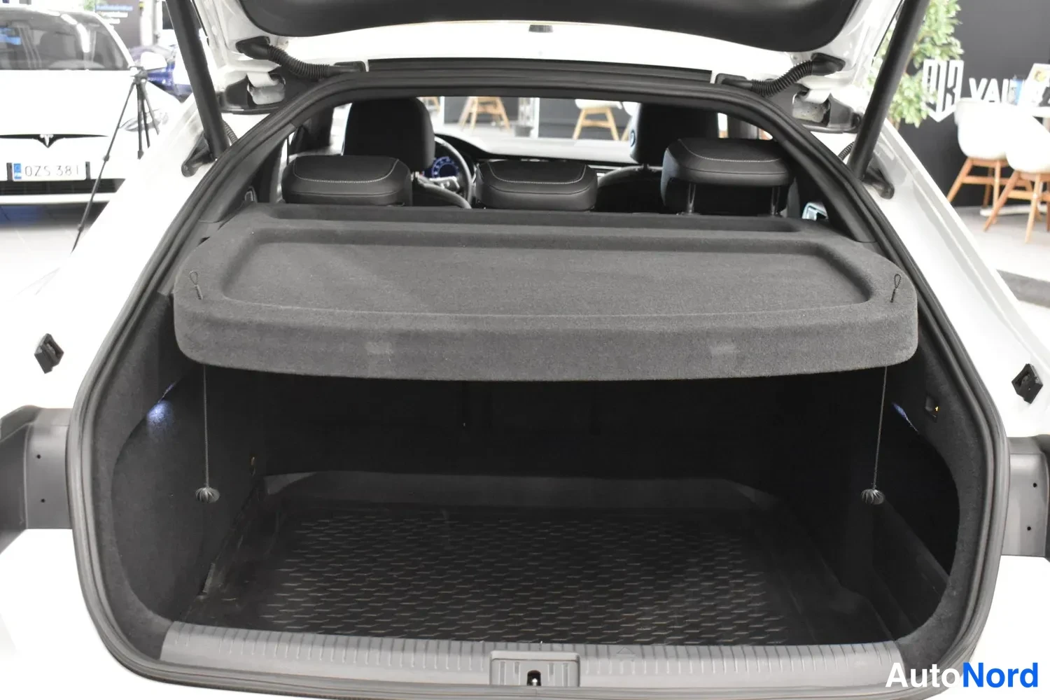 Valkoinen Volkswagen Arteon 2017, ulkokuva 10 – Raisio