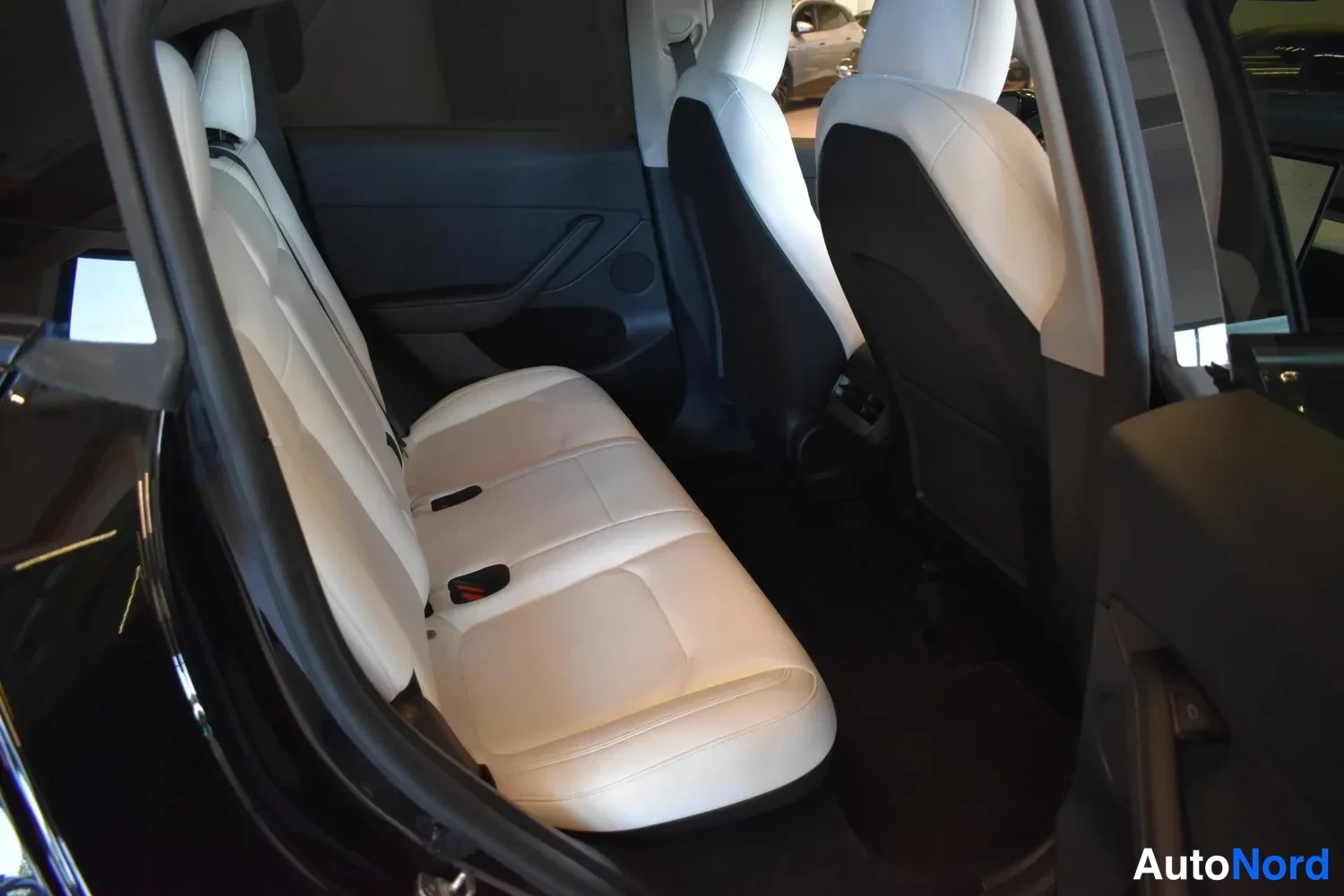 Musta Tesla Model Y 2023, ulkokuva 12 – Raisio