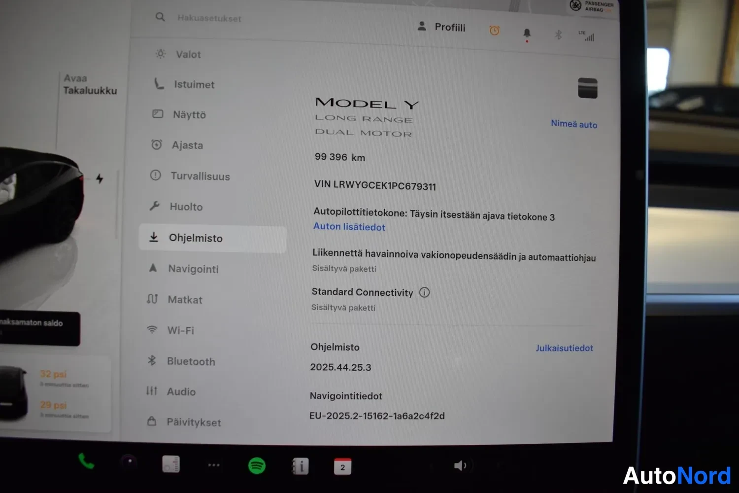 Musta Tesla Model Y 2023, ulkokuva 16 – Raisio